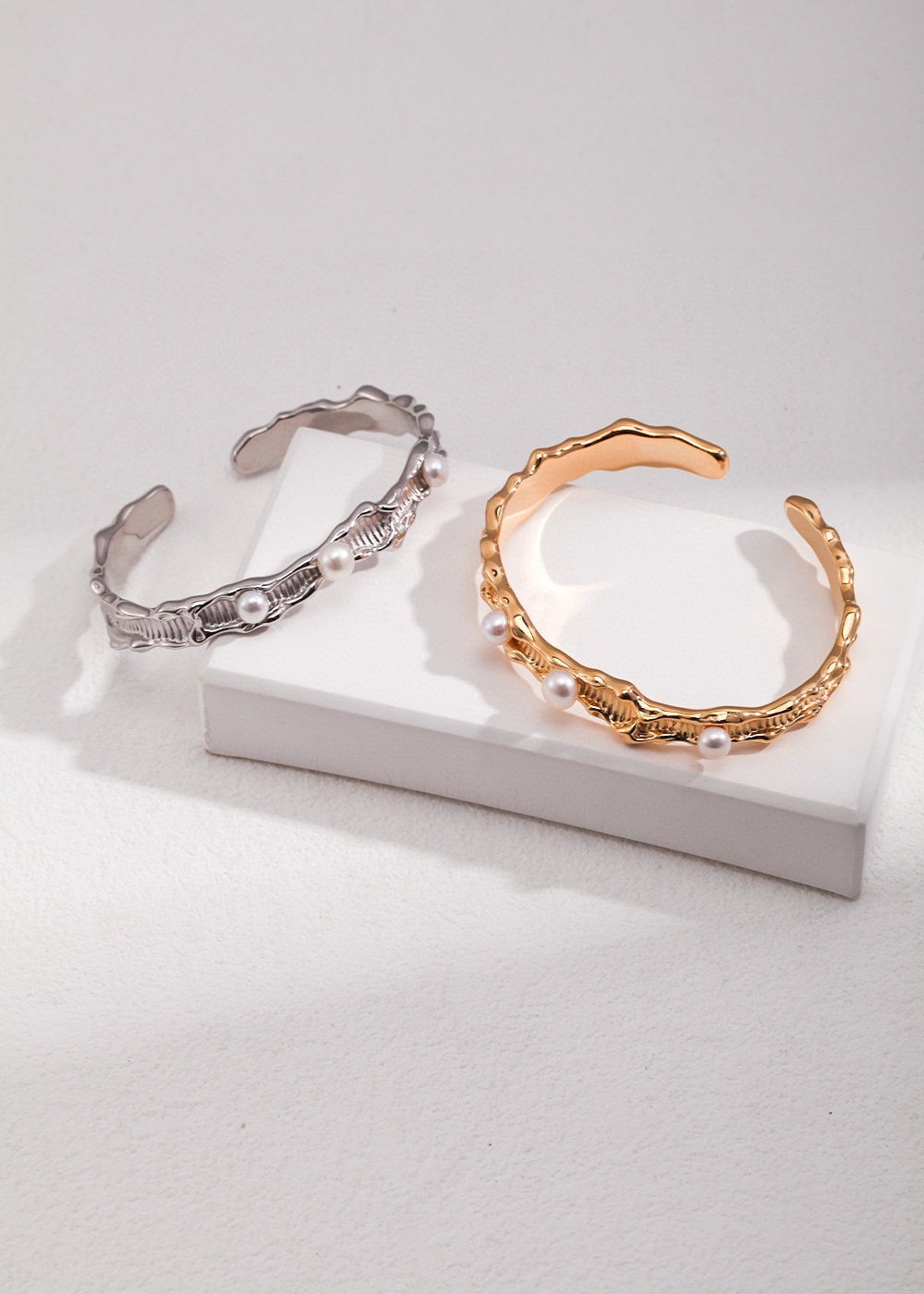 Hand bracelet