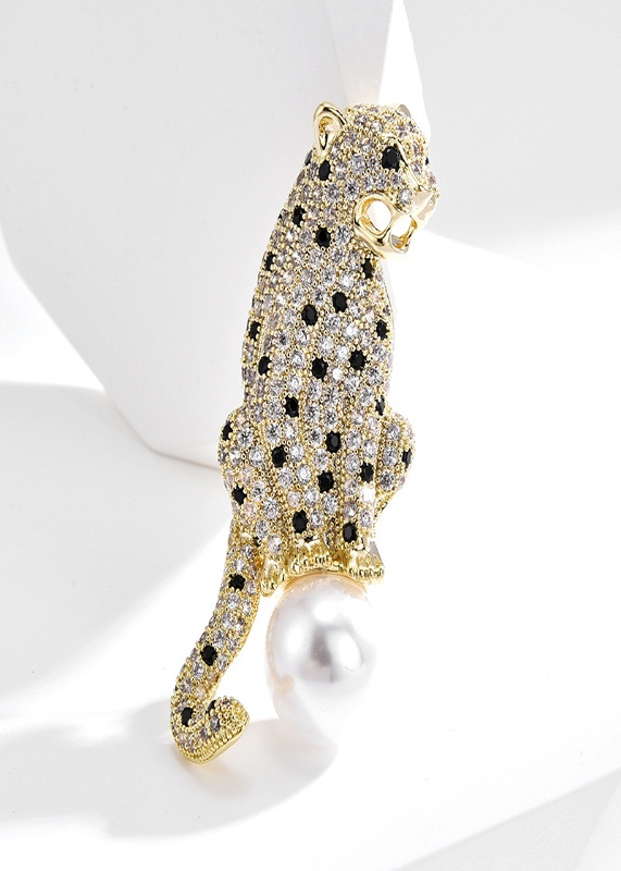 Brooch